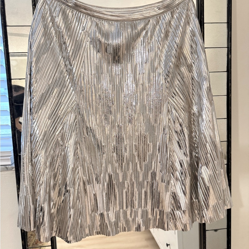 Silver Anthropologie Maeve skirt excellent condition. Size 10
Priced to sell!!